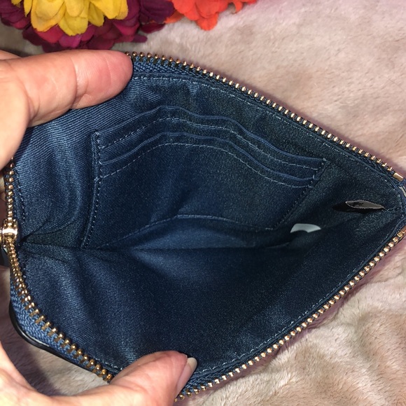 🆕COACH💙🖤Crossgrain Leather Corner Zip Wristl… - Picture 9 of 10